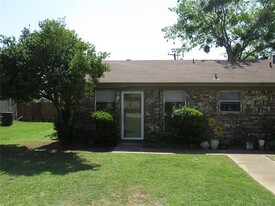 713 Pleasant Manor Ave in Burleson, TX - Building Photo