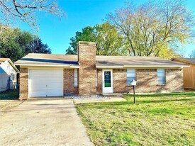 504 Campbell Ln, Unit 6 in Denton, TX - Building Photo