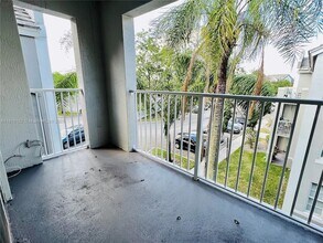 711 SW 111th Way, Unit 3047 in Pembroke Pines, FL - Foto de edificio - Building Photo