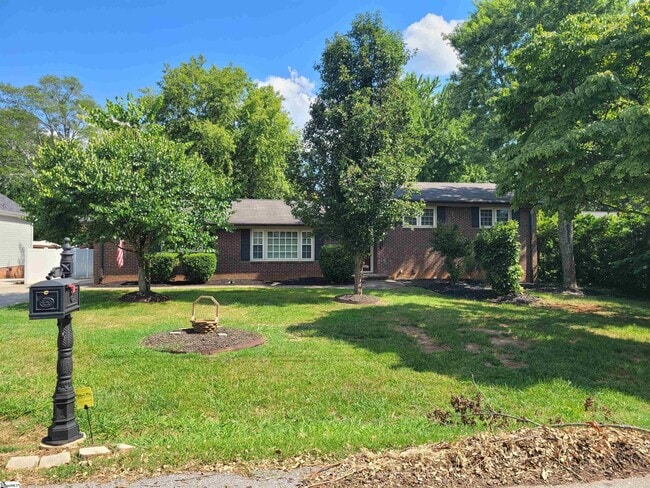 103 Pinehurst Dr