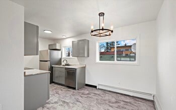 3921 Peterkin Ave, Unit Peterkin Ave Unit 4 in Anchorage, AK - Foto de edificio - Building Photo