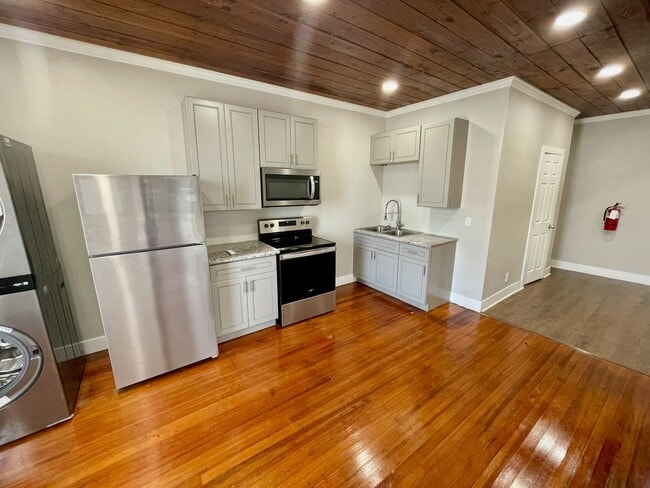 2115 Broadway Avenue J in Galveston, TX - Building Photo - Building Photo