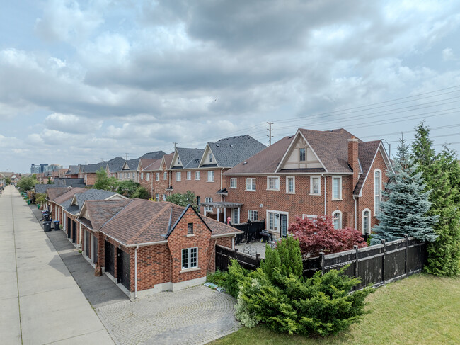 3198 Eclipse Av in Mississauga, ON - Building Photo - Building Photo