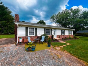 801 Quail Meadow Ln in Colfax, NC - Building Photo - Building Photo