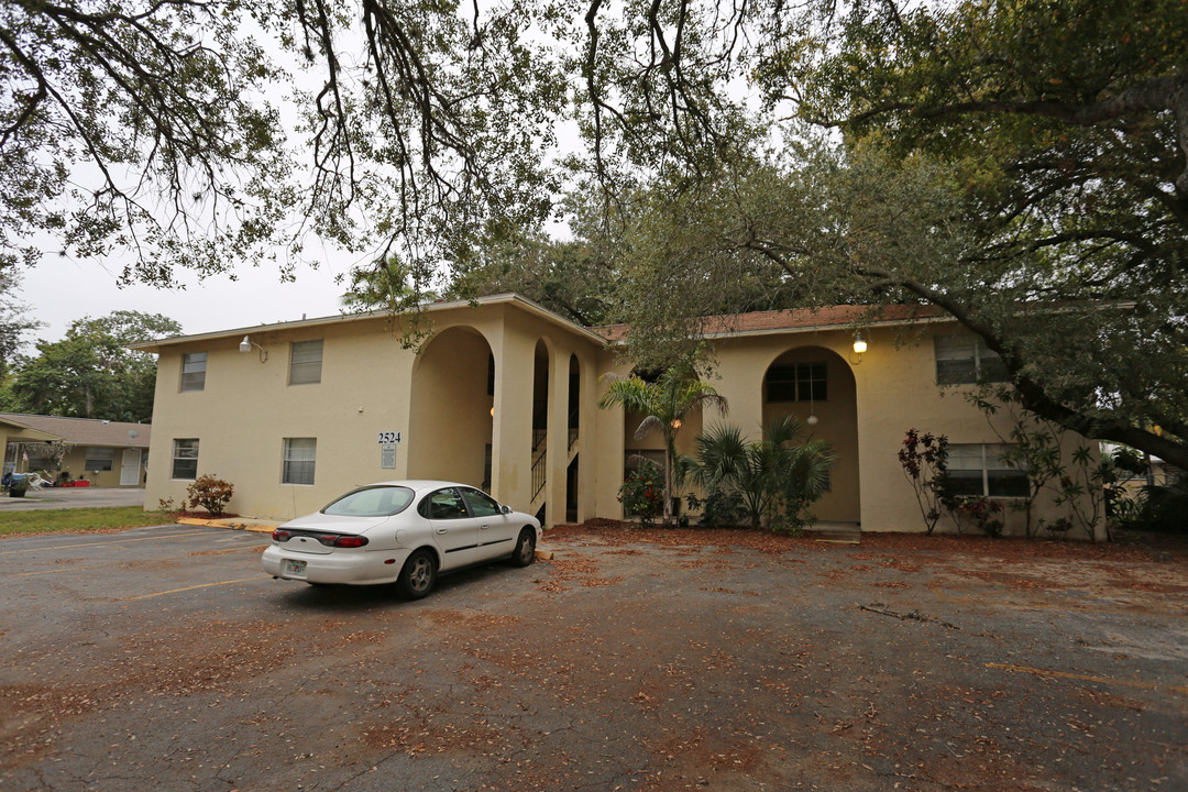 Congress Street Apartments in Ft. Myers, FL - Foto de edificio