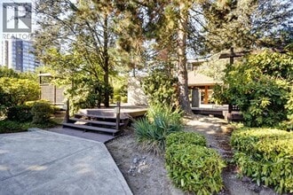9857 Manchester Dr in Burnaby, BC - Building Photo - Building Photo