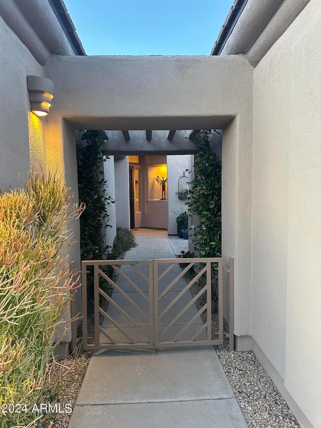 6876 E Whispering Mesquite Trail in Scottsdale, AZ - Building Photo - Building Photo