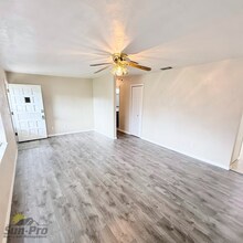 1985 Big Oak Dr in South Daytona, FL - Foto de edificio - Building Photo