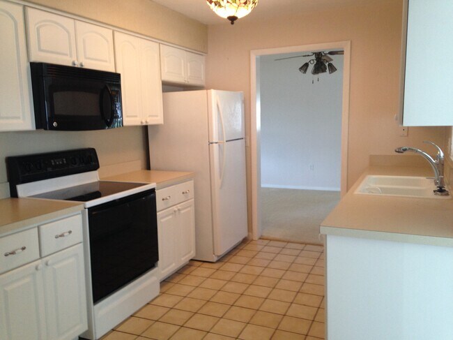 4425 Maceachen Blvd in Sarasota, FL - Building Photo - Building Photo