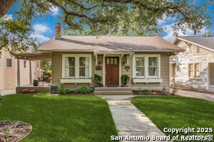 330 W Gramercy Pl in San Antonio, TX - Building Photo