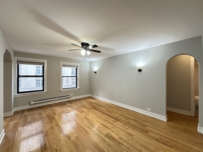 551 W Roscoe St, Unit 310