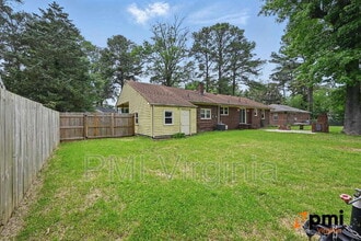 812 Jasmine Ave in Norfolk, VA - Building Photo - Building Photo