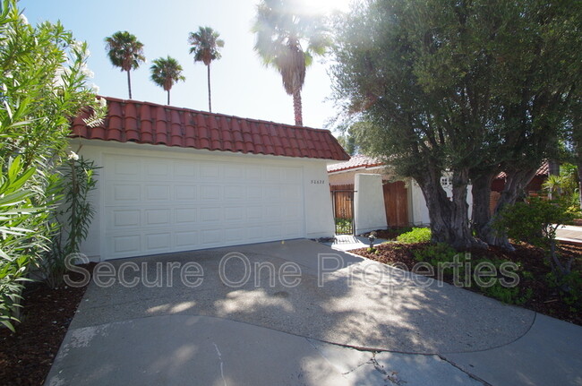 30628 Lakefront Dr in Agoura Hills, CA - Building Photo - Building Photo