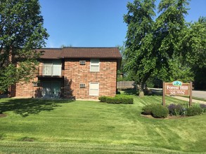 Forest Hill Apartments in Westmont, IL - Foto de edificio - Building Photo