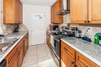 1233 Hawthorne Cir in Hanahan, SC - Foto de edificio - Building Photo