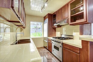 807 5th St in Santa Monica, CA - Building Photo