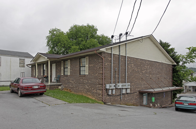 1702 Eppes St in Tazewell, TN - Foto de edificio - Building Photo