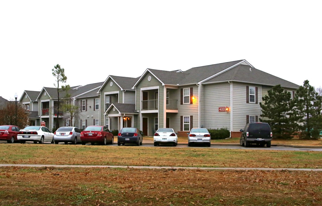 Oxford Place in Okmulgee, OK - Building Photo