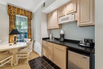 11470 Club Dr in Chapel Hill, NC - Foto de edificio - Building Photo