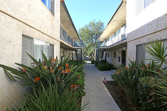 Sunshine Apartments in National City, CA - Foto de edificio - Building Photo