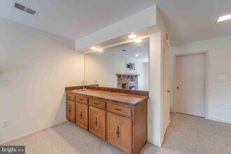 7713 Bristol Square Ct in Springfield, VA - Building Photo - Building Photo