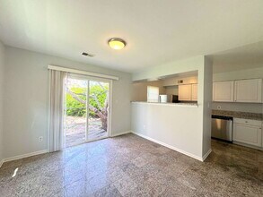 9528 Hagel Cir in Lorton, VA - Foto de edificio - Building Photo