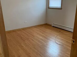 5838 W Montrose Ave, Unit 1N in Chicago, IL - Foto de edificio - Building Photo