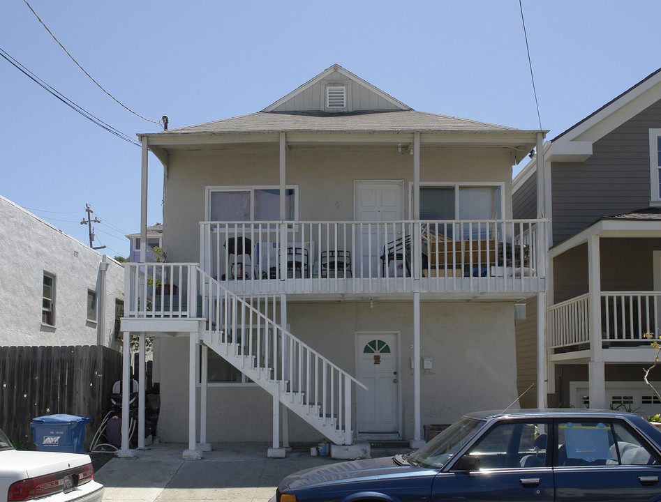 230 Buckley St in Martinez, CA - Foto de edificio