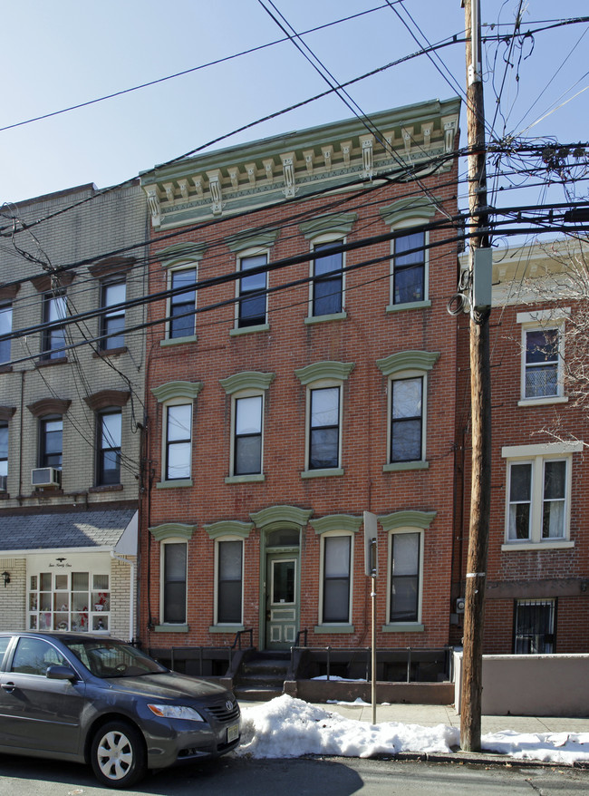 493 Monmouth St in Jersey City, NJ - Foto de edificio - Building Photo