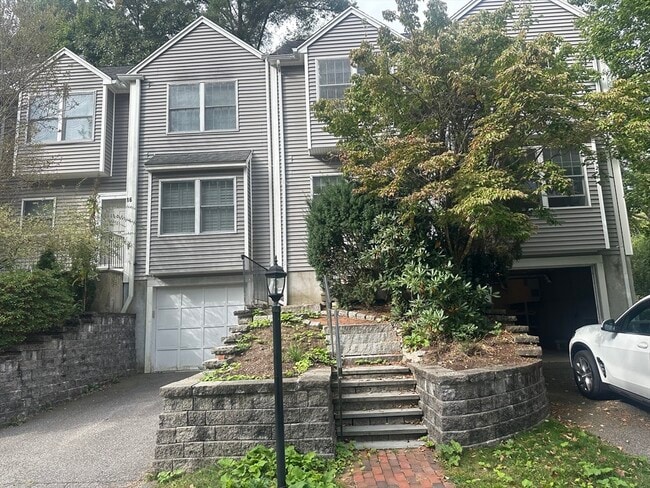 property at 18 Edgemoor Cir