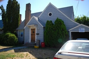 468 NE Maiden Ln, Unit 468