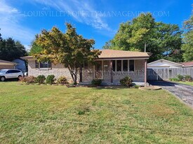 8212 Devonshire Dr in Louisville, KY - Building Photo