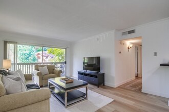 6304 Friars Rd in San Diego, CA - Building Photo - Building Photo