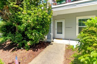 1720 Spencer Ct in Dupont, WA - Building Photo