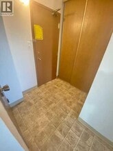 21 Berkeley Pl W in Lethbridge, AB - Building Photo - Building Photo