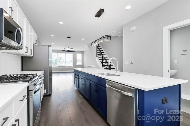 1921 W Trade St in Charlotte, NC - Building Photo - Building Photo