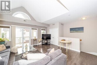 157 Crestway Dr in Ottawa, ON - Building Photo - Building Photo