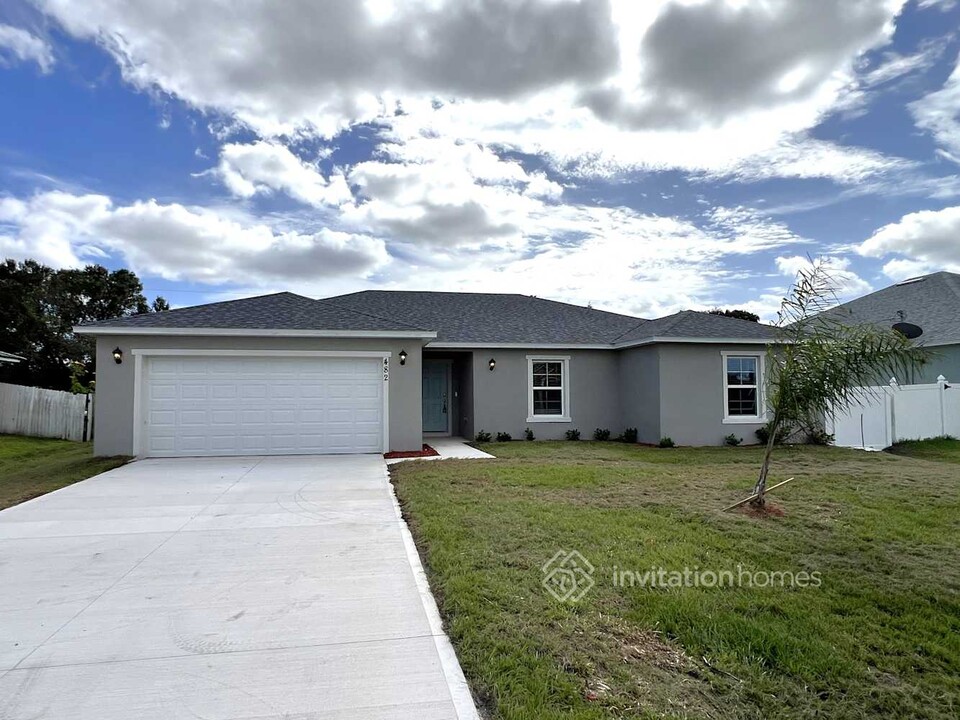 482 SW Baoy Ave in Port St. Lucie, FL - Building Photo