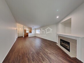 6424 217th St E in Spanaway, WA - Foto de edificio - Building Photo