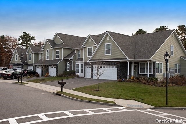 255 Wading River Hlw Rd, Unit 5-28 in Ridge, NY - Building Photo