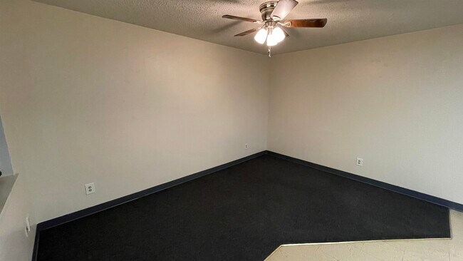 3801 Salinas Ave-Unit -5 in Laredo, TX - Building Photo - Building Photo