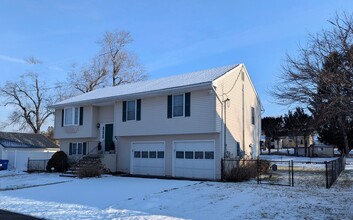 4 President St in Danbury, CT - Foto de edificio - Building Photo