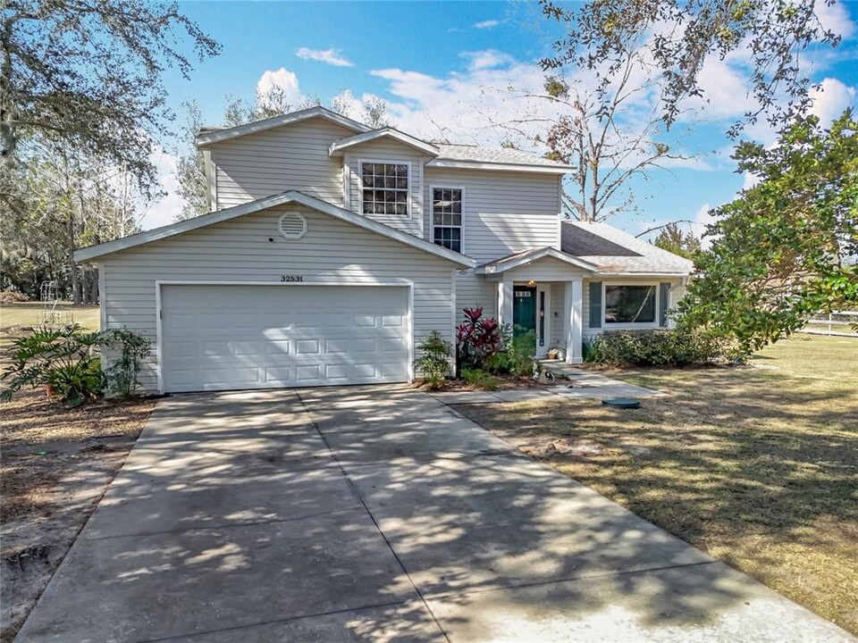 32531 Wolfs Trail in Sorrento, FL - Building Photo