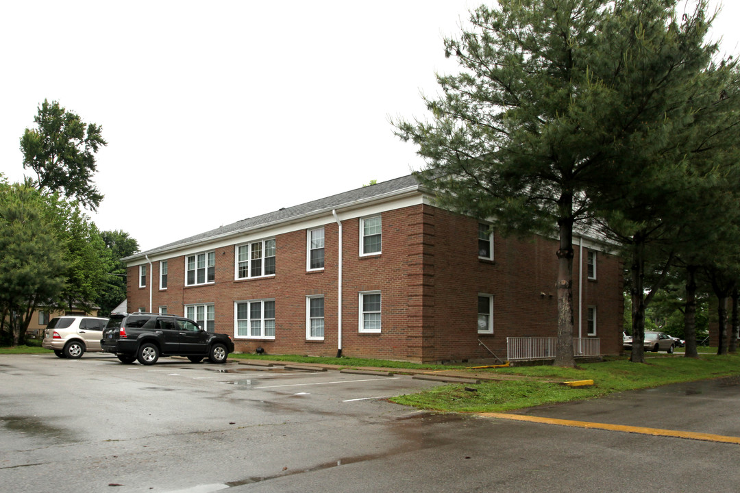 Eastlawn Arms in Jeffersonville, IN - Building Photo