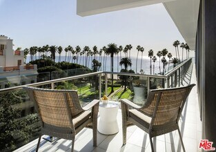 535 Ocean Ave in Santa Monica, CA - Foto de edificio - Building Photo