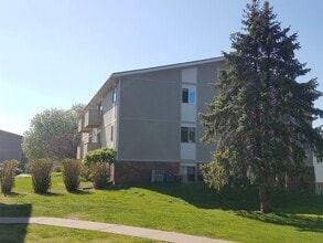 Kimberly Club Apartments in Davenport, IA - Foto de edificio - Building Photo