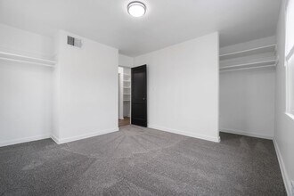 38 Midland Heights Cir in Midland, PA - Building Photo - Building Photo