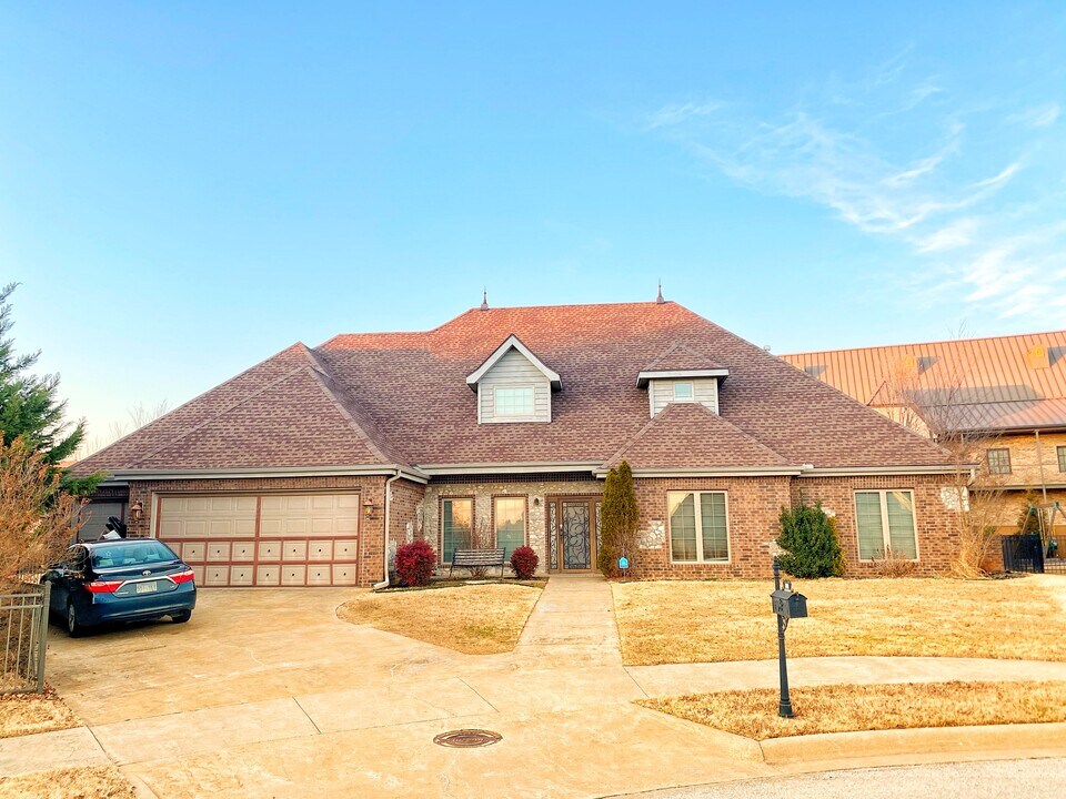 300 SW Bordeaux Ct in Bentonville, AR - Building Photo