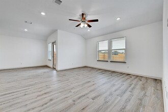 132 Sweetwater Crk Ln in Hutto, TX - Foto de edificio - Building Photo