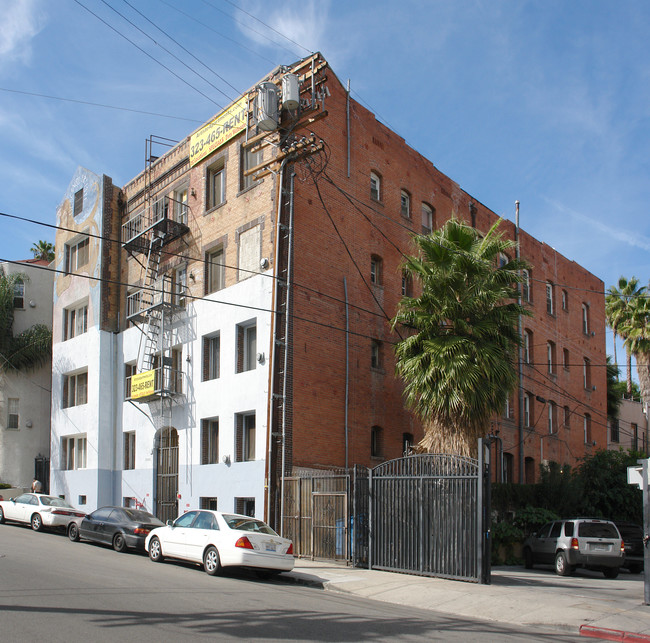 3205 Descanso Dr in Los Angeles, CA - Building Photo - Building Photo
